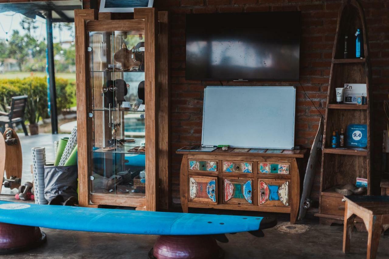Big Brother Surf Inn Canggu  Ngoại thất bức ảnh